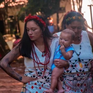 Imagem 3 - Mulher Terena da Aldeia Buriti dançando a dança tradicional Terena Feminina. Foto Kauê Terena_4_13